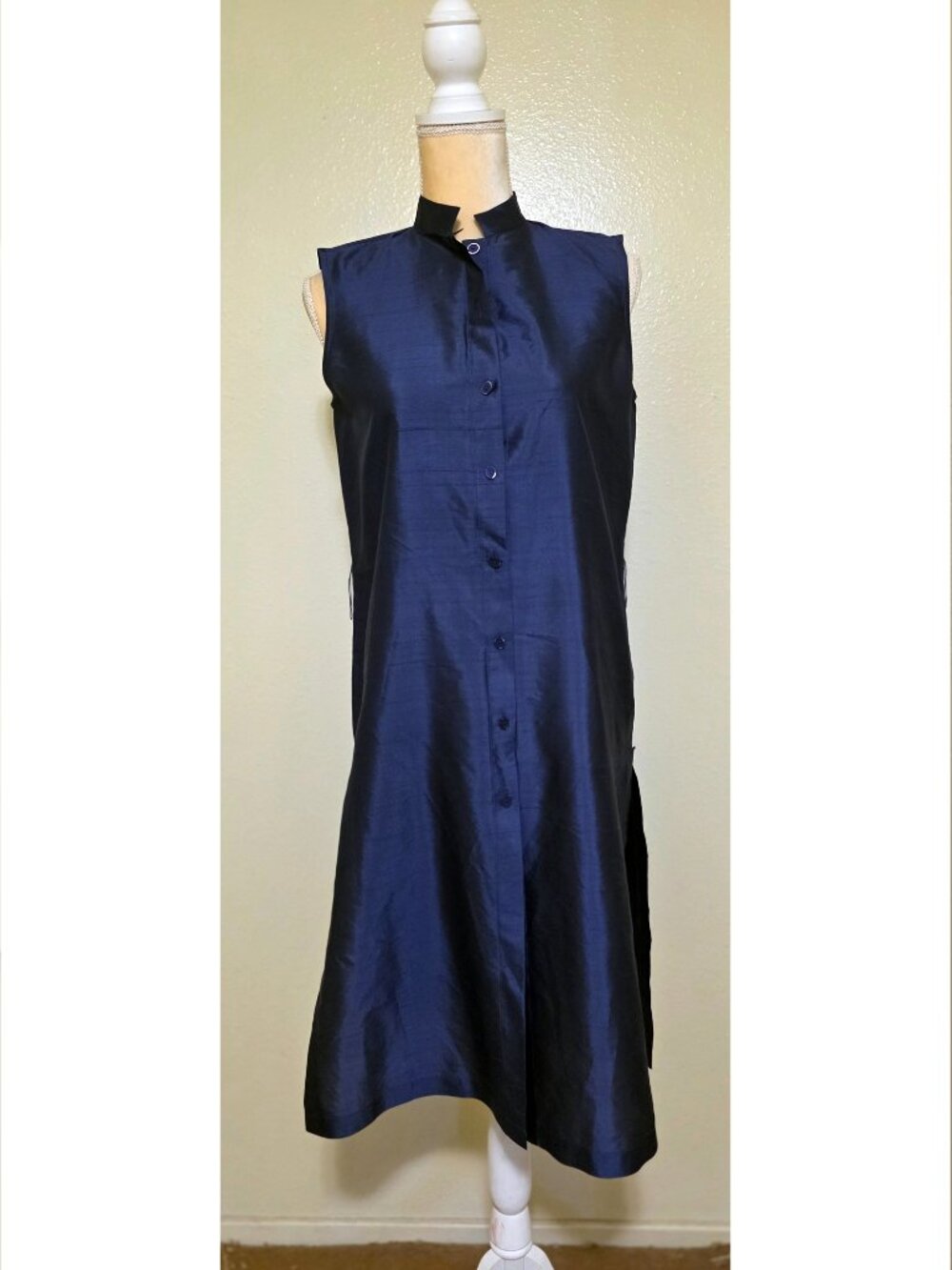 Women's DANA BUCHMAN Dress Sleeveless Silk Blue Sz 4 EUC